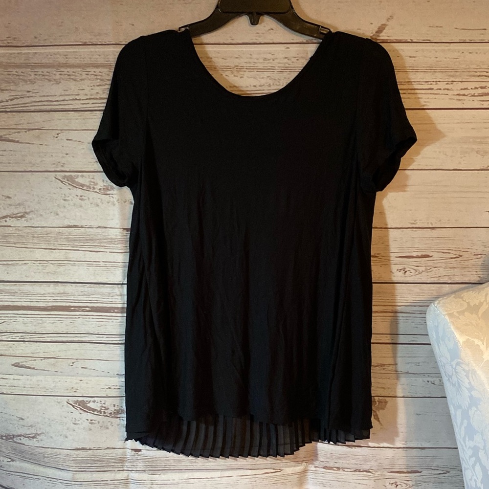 Express black pleated back short sleeve blouse size medium